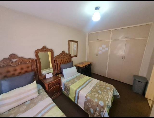 2 BEDROOM APARTMENT FOR SALE IN VANDERBIJLPARK CE 2..